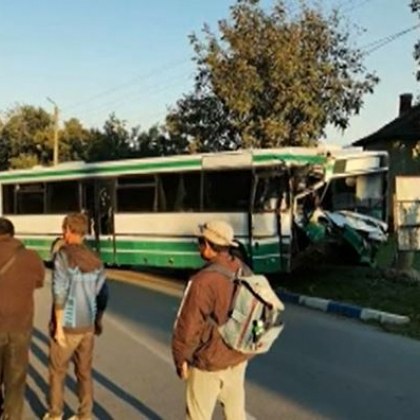 Автобус със земеделски производители катастрофира край врачанското село Бутан Рейсът се