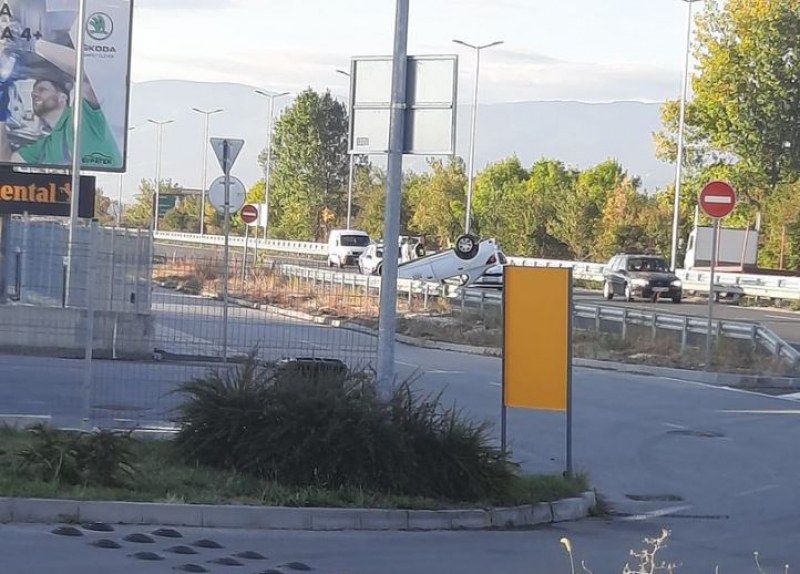 Пътен инцидент е станал в Пловдив. Лек автомобил е катастрофирал