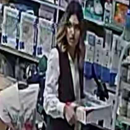 Издирват млада жена която е обвинена от собственичка на магазин