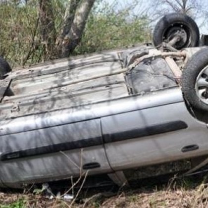 Шофьор почина след като се преобърна в нива в Бургаско