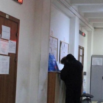 30 годишна жена се скарала и набила чиновничка в Кюстендил Униформените са задържали