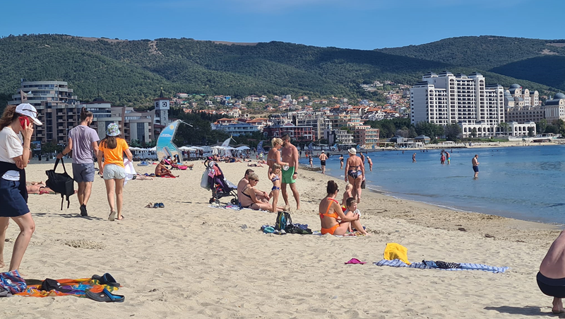 Плажовете по Черноморието посрещат туристи СНИМКИ