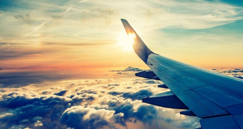 Полезни вещи и хитрини при пътуване със самолет