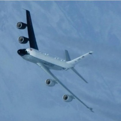 Съединените щати издигнаха в небето уникален разузнавателен самолет RC 135S Cobra Ball