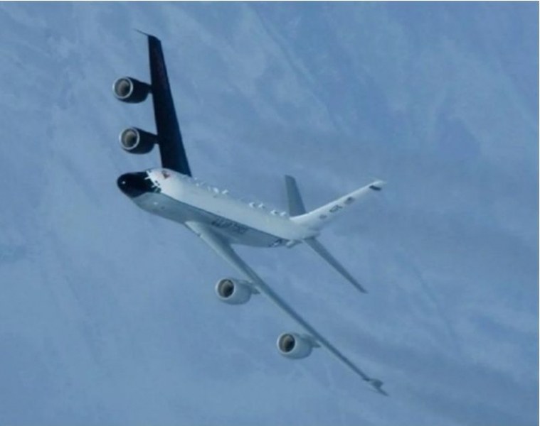 Съединените щати издигнаха в небето уникален разузнавателен самолет RC-135S Cobra Ball,