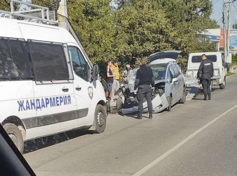 Нова катастрофа в София, на място има жандармеристи СНИМКА