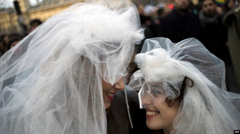 Куба ще легализира еднополовите бракове и сурогатното майчинство