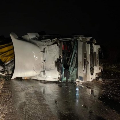 Тежкотоварен автомобил е катастрофирал на автомагистрала Хемус между софийските села
