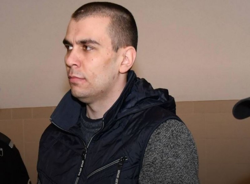 Викторио Александров, който застреля едногодишната си дъщеричка Никол и жена си