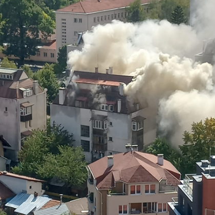 Гори покрив на жилищна сграда в софийския квартал Павлово Пожарът е в сграда намираща