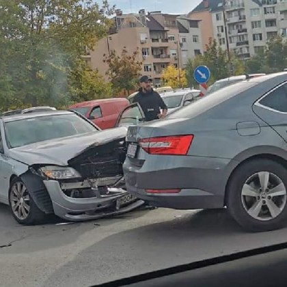 Нов инцидент на пътя стана в София Два лъскави автомобила