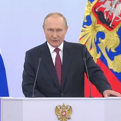 Започва официалната церемония на която президентът Владимир Путин обявява присъединяването