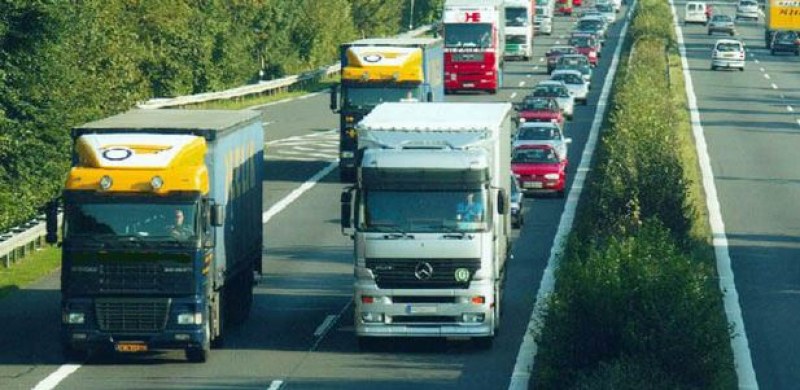 Сърбия обмисля да забрани на камионите да изпреварват на магистрали.