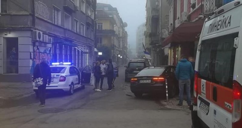 Тежка катастрофа в София! Медици и полицаи са на място СНИМКИ