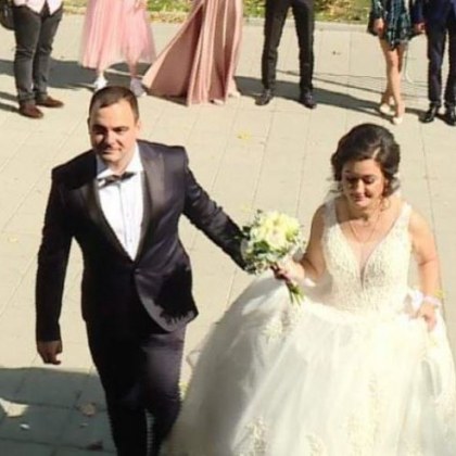 Младоженци гласуваха във Варна