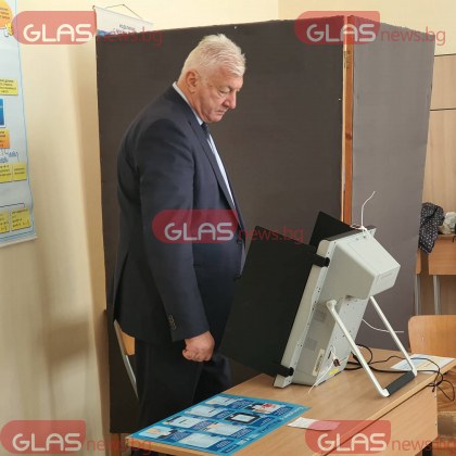 Кметът на Пловдив Здравко Димитров заяви че днес гласува за