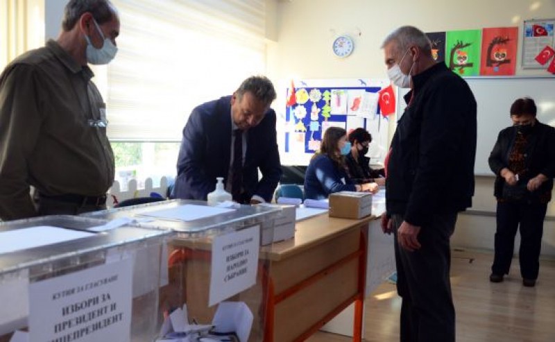 Изборният ден в Турция започва с най-много секции зад граница,
