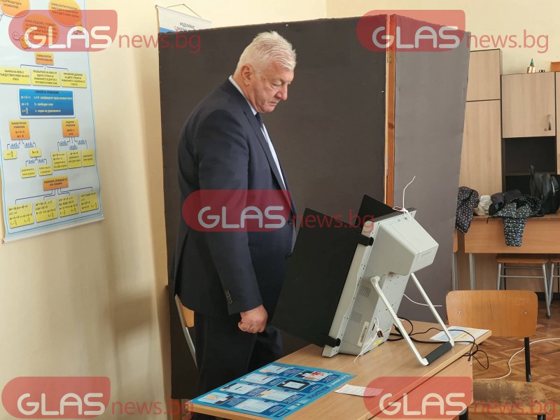 Кметът на Пловдив Здравко Димитров заяви, че днес гласува за