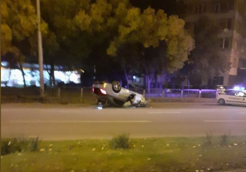 Кола е по таван в София СНИМКА