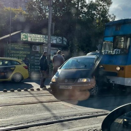 Катастрофа между трамвай и кола стана тази сутрин в София