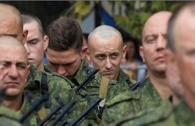 Хиляди руснаци са се обадили на украинската гореща линия,  която