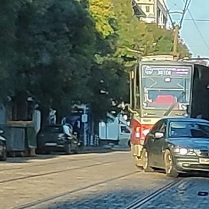 Поредна катастрофа между лек автомобил и трамвай в София За