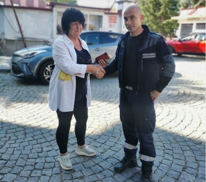 Пловдивчанка попадна в ситуация на пътя, пожарникар помогна