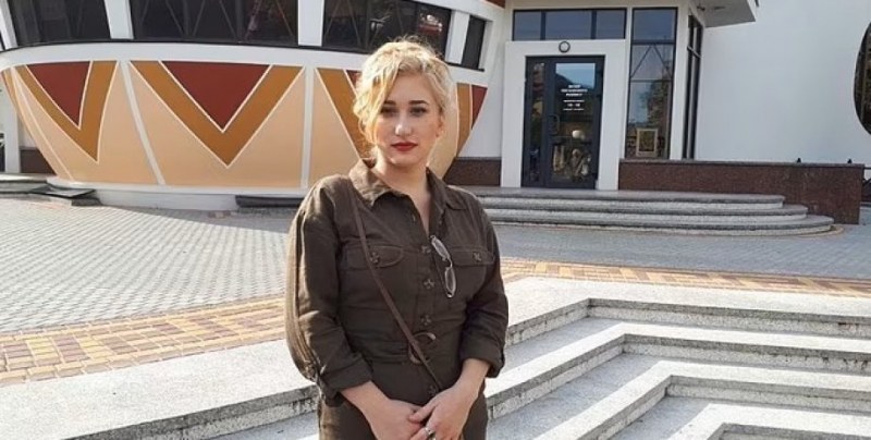 Украинката, която раздели британец от семейството му, се завърна у дома СНИМКИ