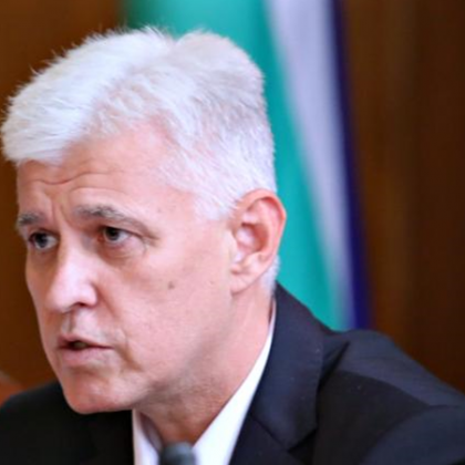 Военният министър Димитър Стоянов обясни че служебния кабинет не закупува