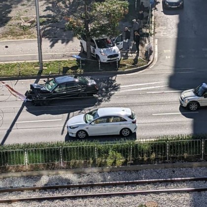 Катастрофа стана преди минути в София Два автомобила са се
