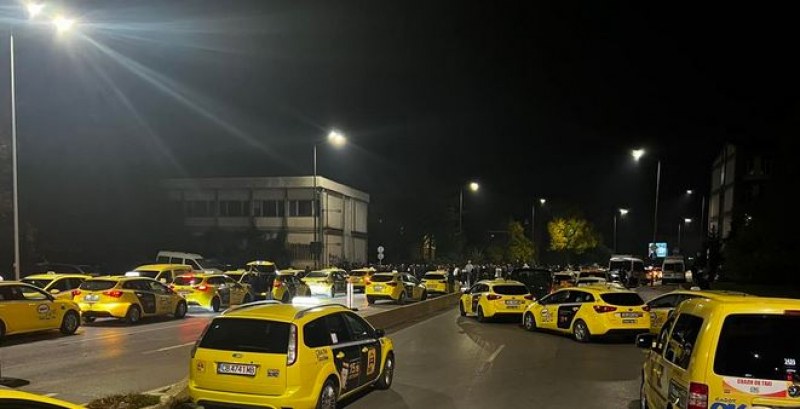 Таксиметровите шофьори планират масов протест