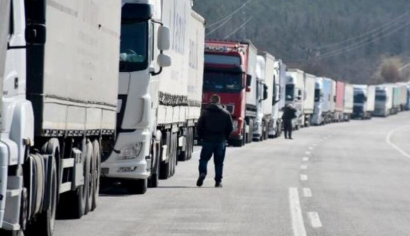 От утре Русия не разрешава автомобилния транспорт на товари през