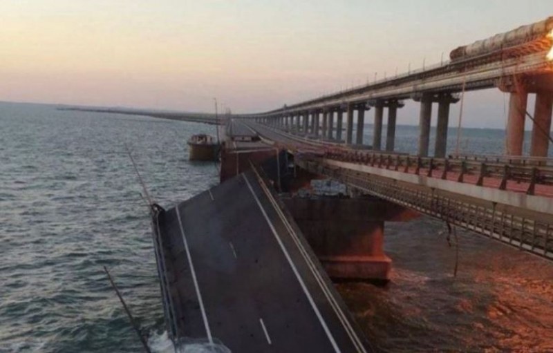 Водолази инспектират  Кримския мост
