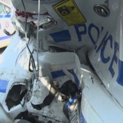 Странен инцидент в София снощи Полицай е ударил патрулка до