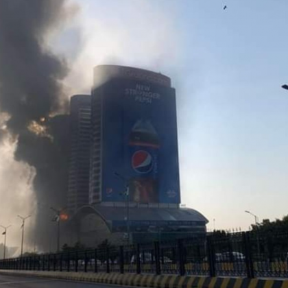 Голям пожар избухна в търговски център в Пакистан За щастие жертви