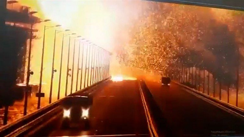 Руски блог: Експлозивите, взривили Кримския мост, са български