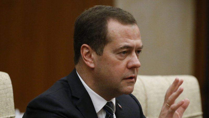 Украйна обяви Медведев за издирване