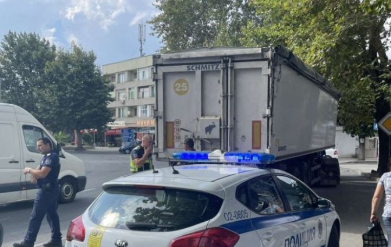 Камион помете пешеходец в Софийско, съобщиха от полицията.На 10 октомври