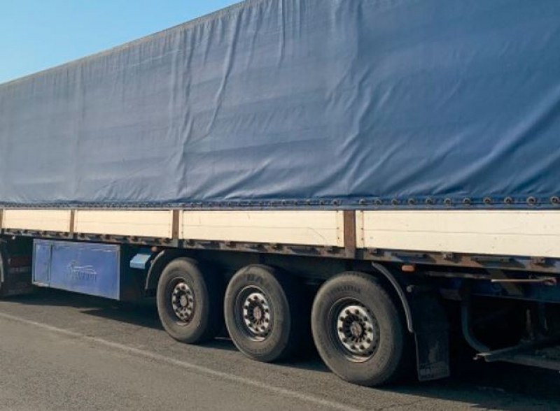 Дрогиран шофьор на камион е задържан на пътя Разградско. Товарният