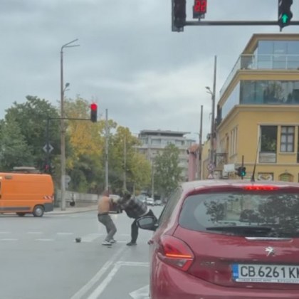 Скандал и побой на метри от Полицията в Казанлък шокира