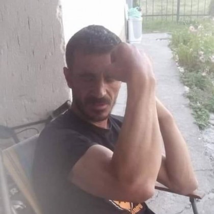Полицията още издирва мъжа вилнял с брадва в българския клуб