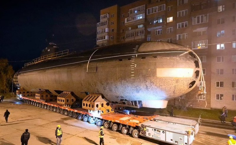 Първата съветска ядрена подводница премина по улиците на Русия.К-3 “Ленински