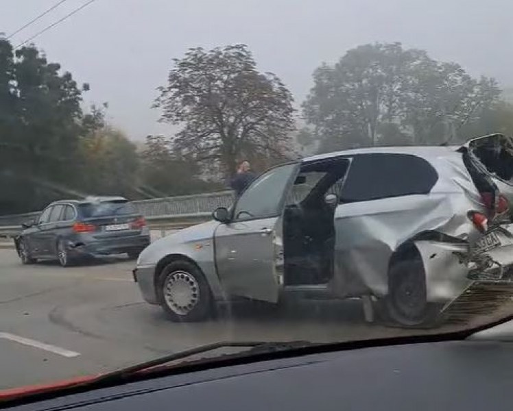 Тежък сблъсък между БМВ и Алфа Ромео в София ВИДЕО