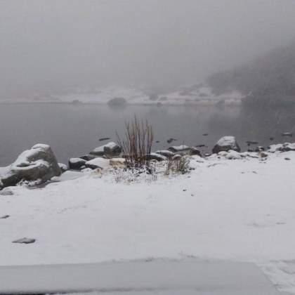 Първи сняг падна над хижа Безбог в Пирин За бялата