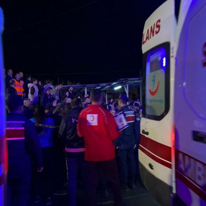 28 души загинаха в турска мина Десетки миньори са спасени