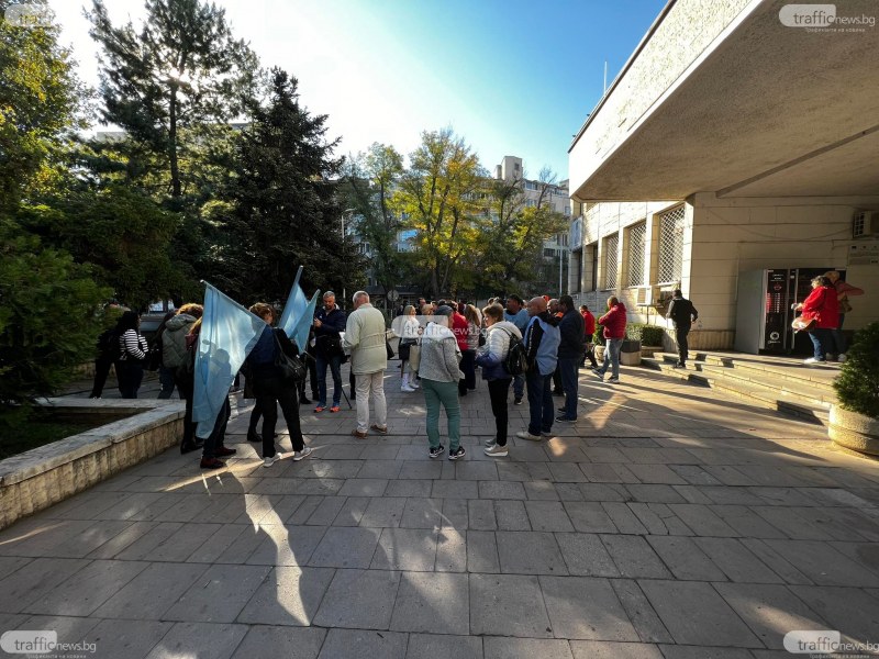 Медици от Спешна помощ в Пловдив излязоха на протест