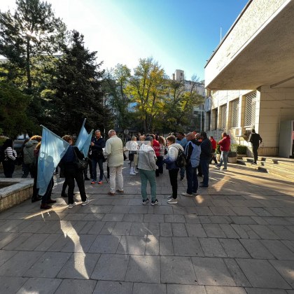 Пловдивските медици от Спешна помощ излязоха на протест в Пловдив