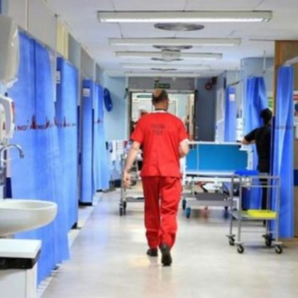 Националната здравна система на Великобритания се подготвя за тежка туиндемия