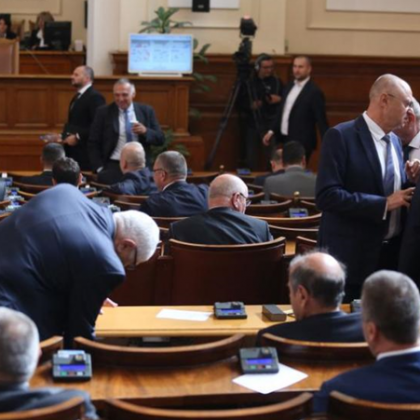 Втори ден на неуспешни опити за избор на председател на