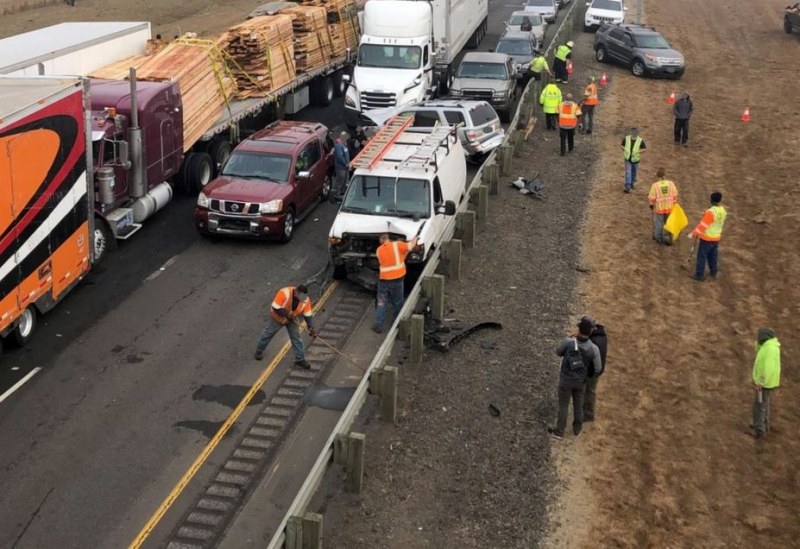 Над 60 коли и камиони катастрофираха на магистрала СНИМКИ